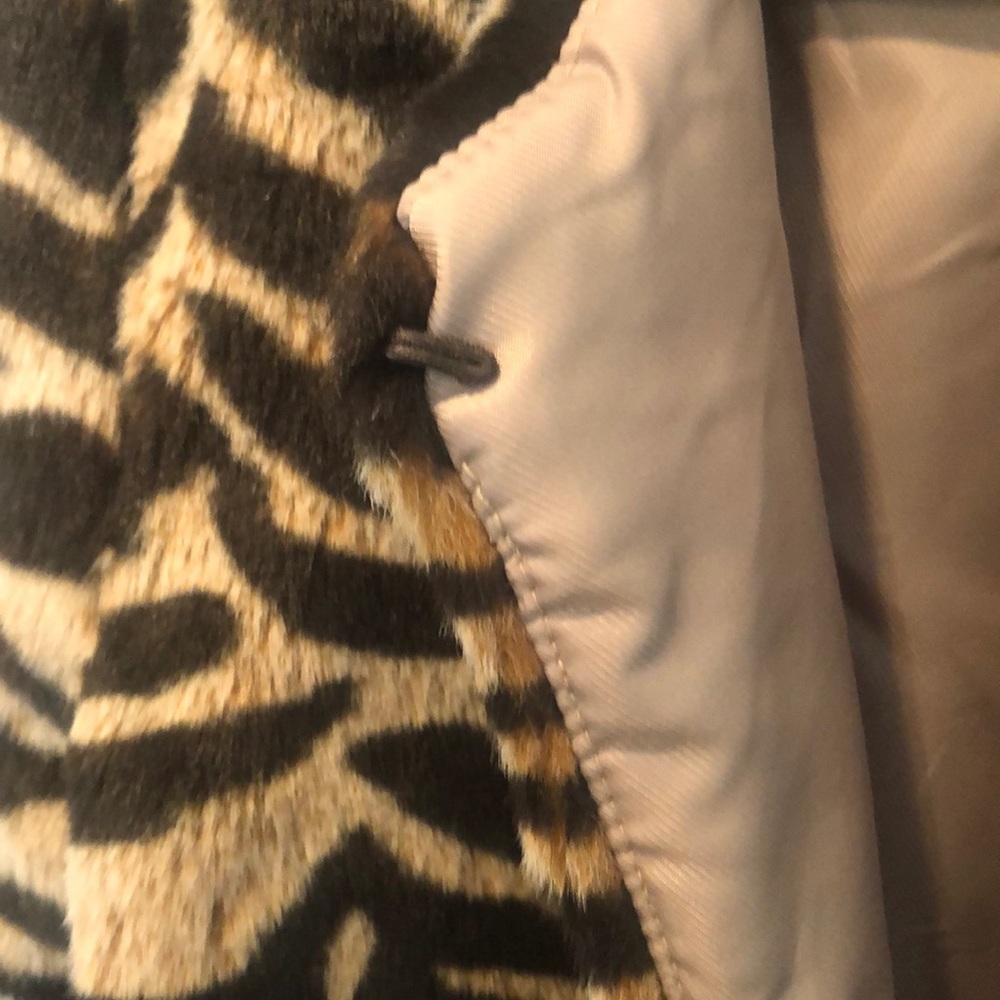Banana Republic Faux Fur Jacket - Picture 4 of 6